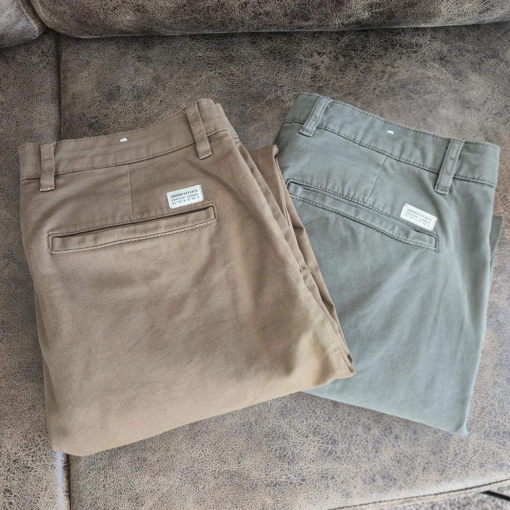 Stylish Men's Chino Pants in Tan and Gray